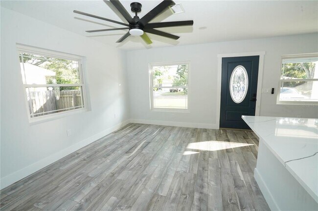 Building Photo - 5817 Dartmouth Ave N