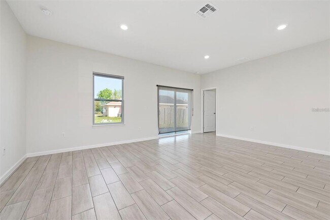 Building Photo - 719 Martin Ln