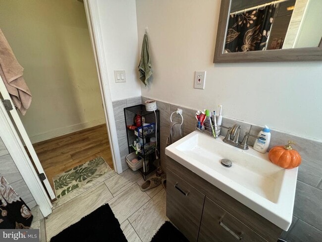 Building Photo - 1709 W Montgomery Ave