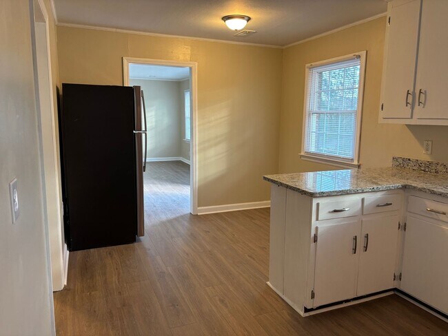 Building Photo - 3 BED, 1 BATH BRICK HOME LOCATED IN ASHEBORO