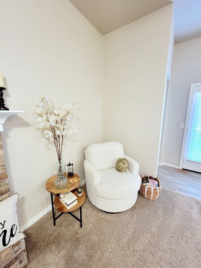 Building Photo - FULLY FURNISHED! Stunning 3/2/2