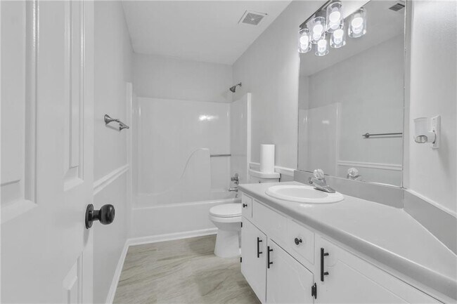Building Photo - 250 Meadow View Dr
