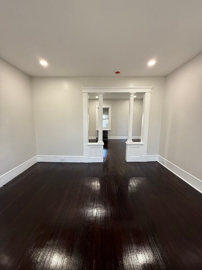 Building Photo - 438 Neville St