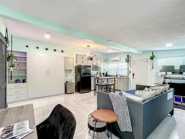 Building Photo - 1245 Catalpa Ln