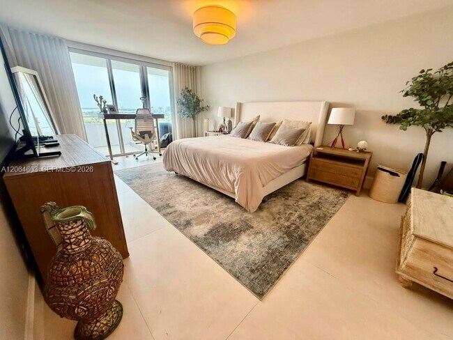 Building Photo - 5600 Collins Ave