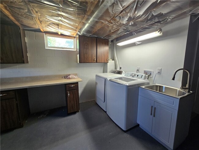 Building Photo - 237 Countess Dr