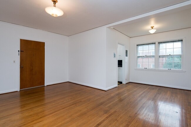 Building Photo - 5600 NE Sandycrest Terrace