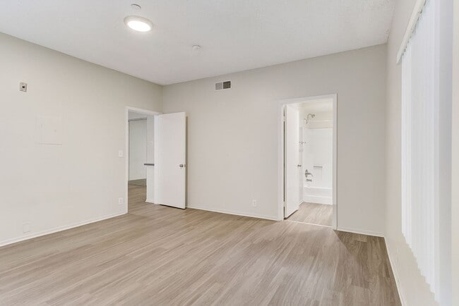 Interior Photo - 747 Gayley Ave