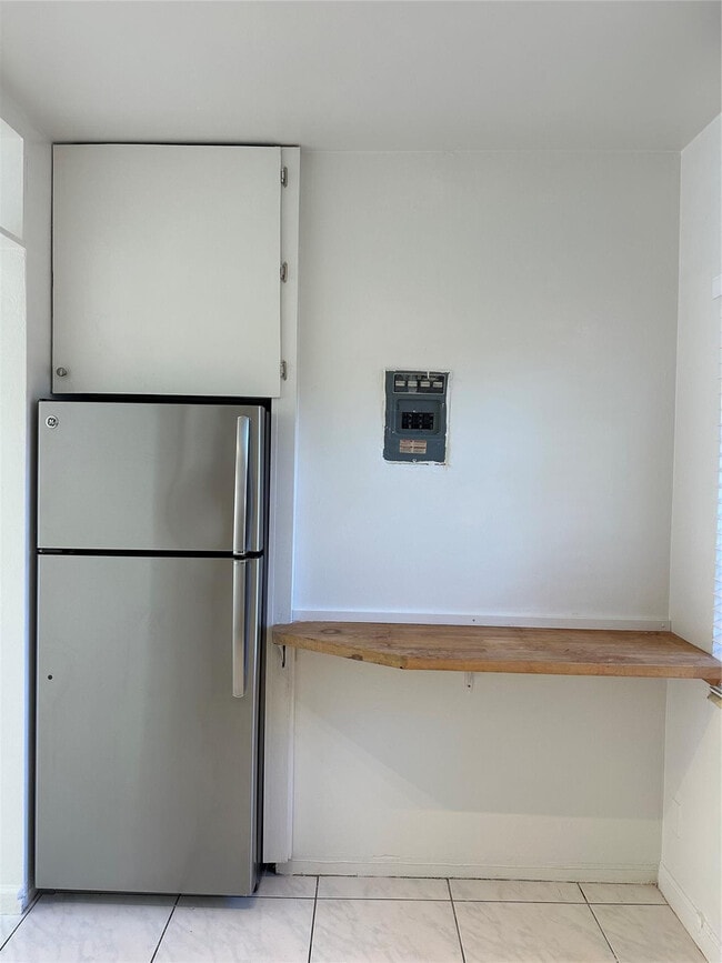 Building Photo - 1101 NE 17th Way