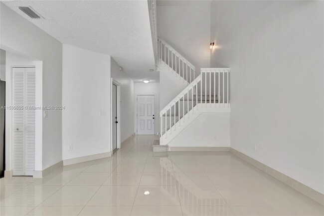 Building Photo - 1381 NW 126th Way