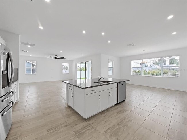 Building Photo - 3816 W North A St