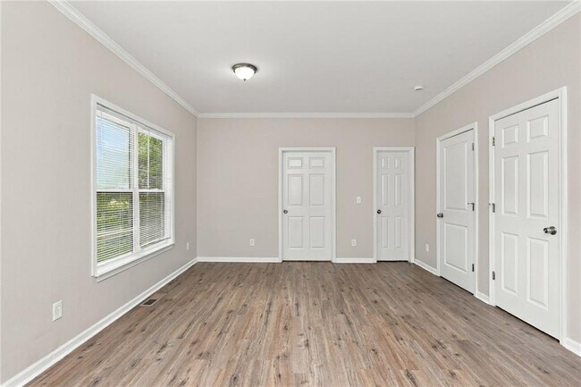 Building Photo - 841 Ridge Ave NW