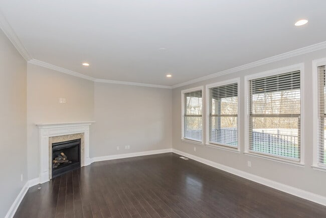 Building Photo - 2004 Oliver Dr