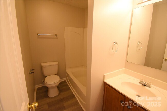 Building Photo - 8139 Chatham Oaks Dr