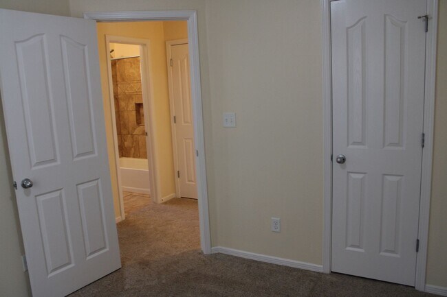 Building Photo - 12928 Hueco Pit Dr