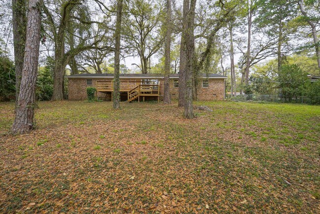 Building Photo - Sublease: Available 7/22/25 Beautiful 4/2 ...