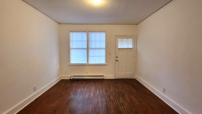 Building Photo - Two Bedroom Apt For Rent in Sumter SC.  Fr...