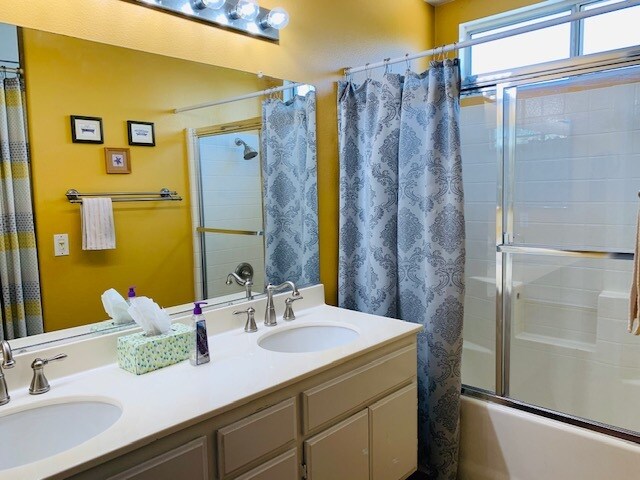 Building Photo - 973 Naples Dr