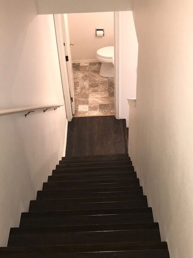 Building Photo - Beautiful remodeled 3 Story Townhome Pre-Leasing, Available now!