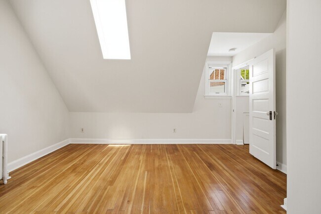 Building Photo - 1500 44th St NW