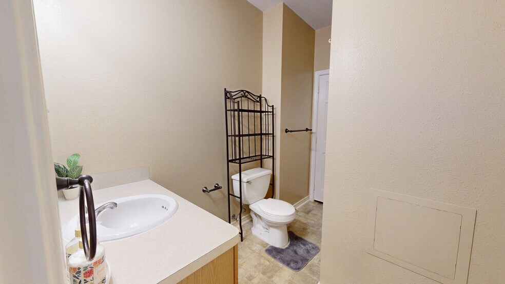 Building Photo - 602 Townplace Dr