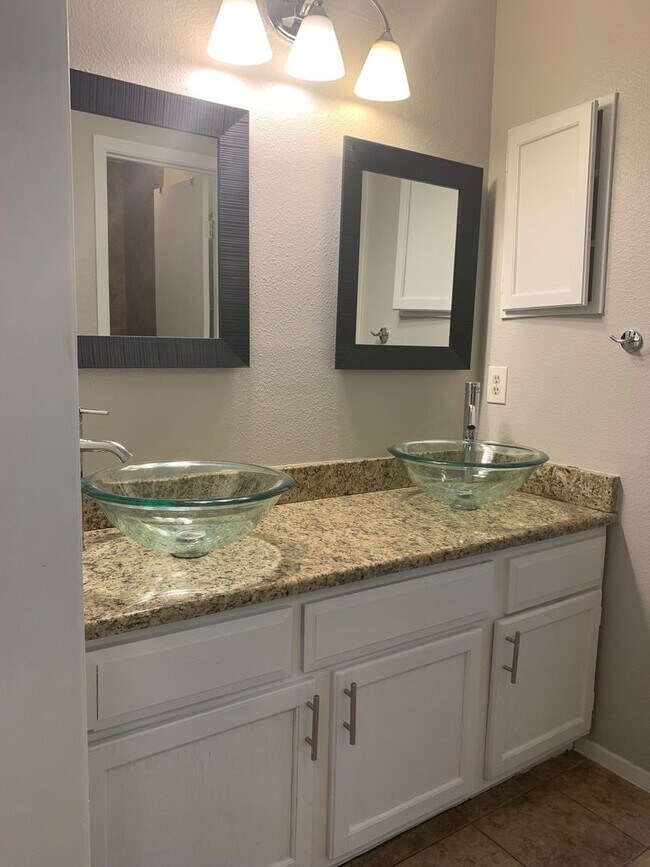 Building Photo - 2210 Pearl St