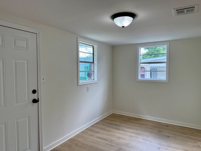 Building Photo - Fully Remodeled 3 Bedroom/1 Bathroom Home ...