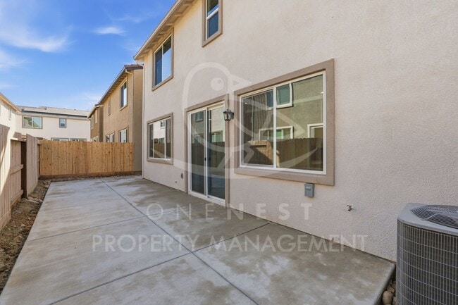 Building Photo - Modern Living at Its Finest: Brand New Twelve Bridges Home