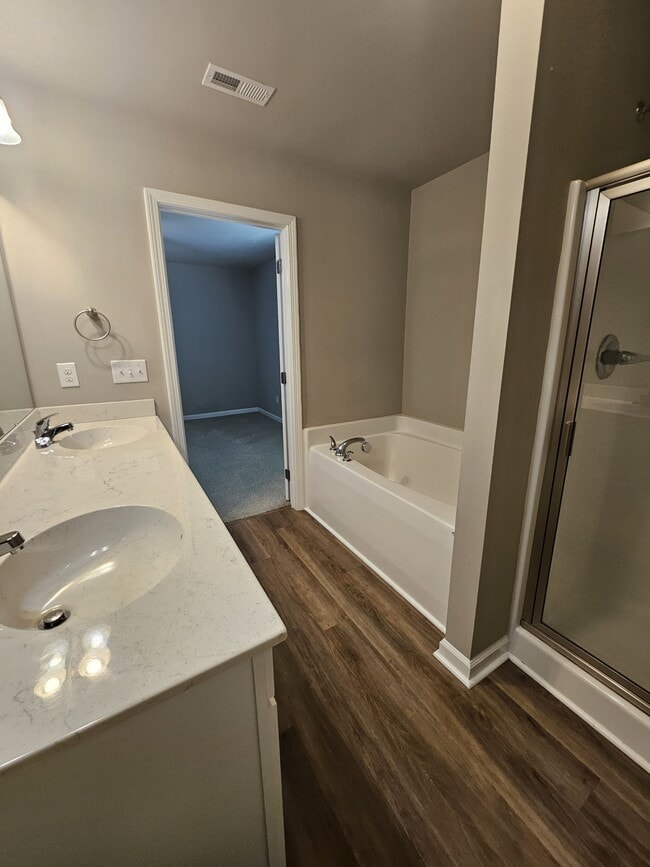 Building Photo - 318 N Landing Dr