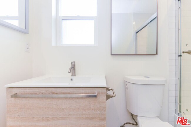 Building Photo - 1855 Euclid St