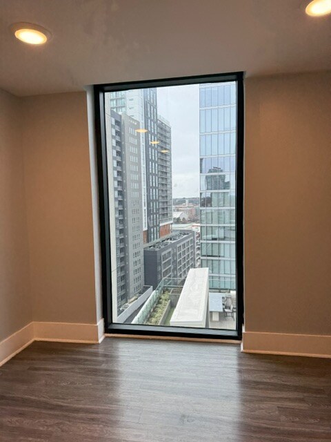 Building Photo - 955 Spring St