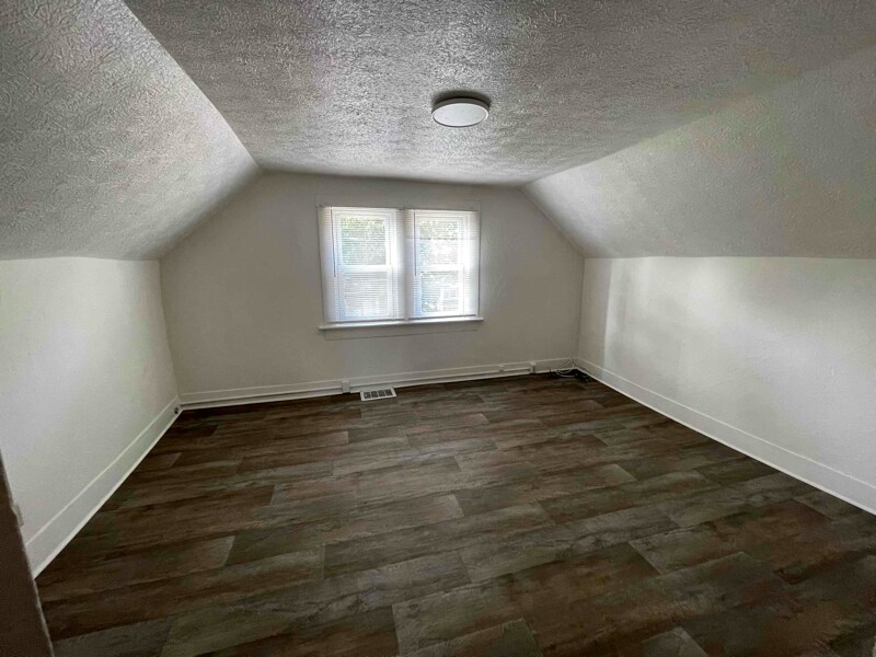 Building Photo - 190 W Miller Ave