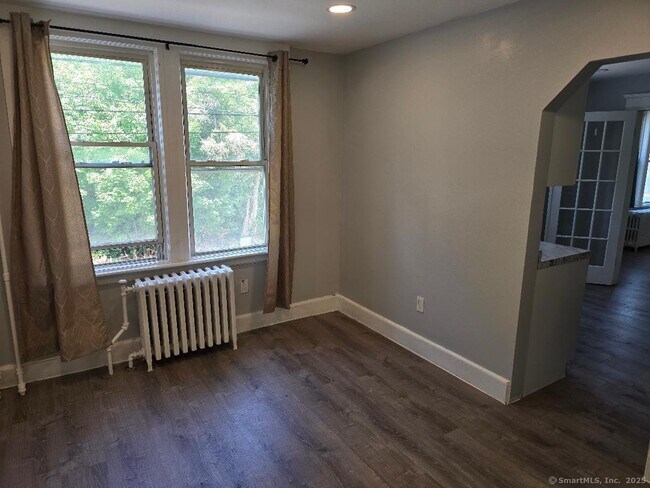 Building Photo - 158 Boyden St
