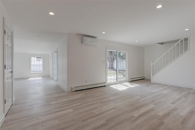 Building Photo - 27 Walnut Ln