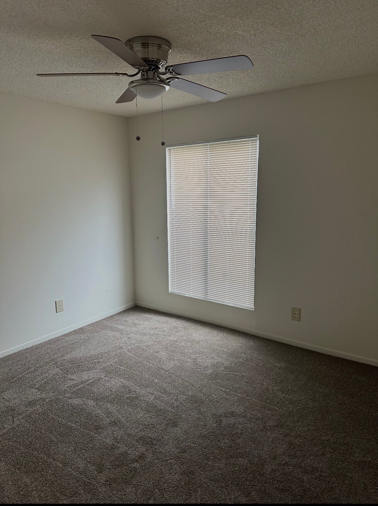 Building Photo - 33 W Santa Ana Ave