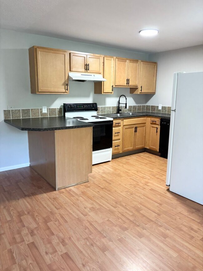 Primary Photo - 316 E Brookside St