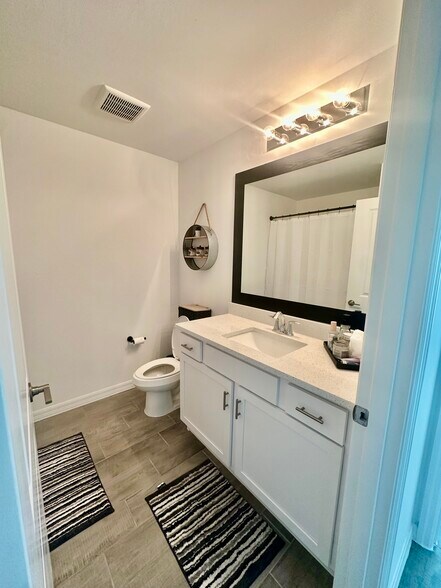 Building Photo - 1614 NE 2nd Pl