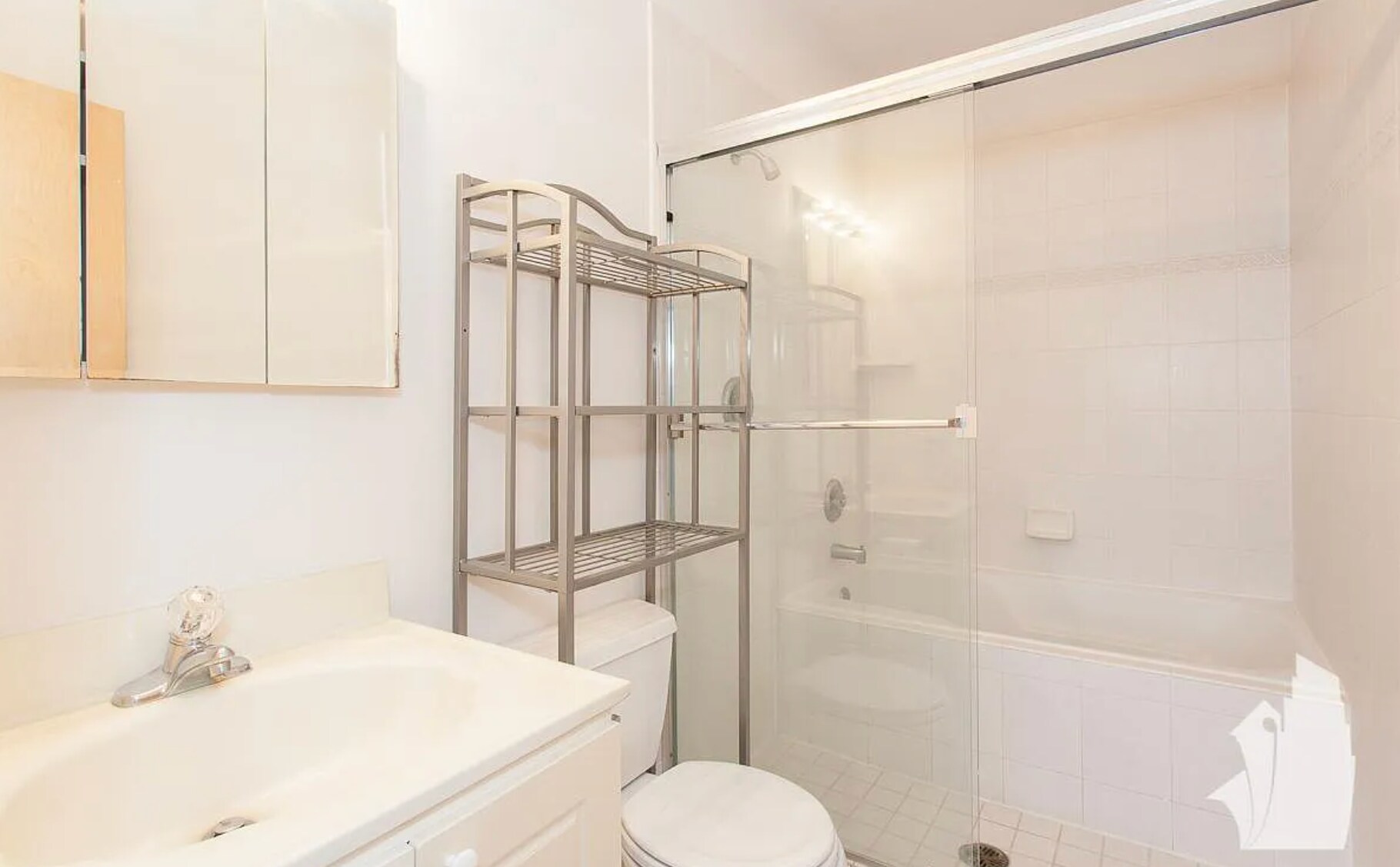 Building Photo - 850 N Wood St