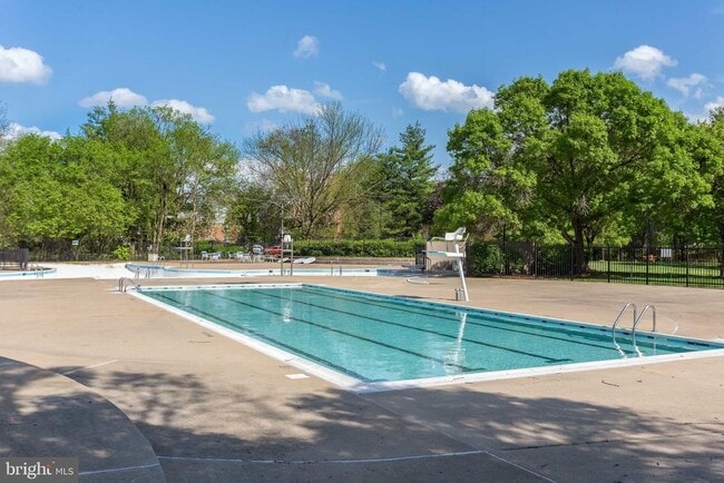 Building Photo - 6620 Potomac Ave