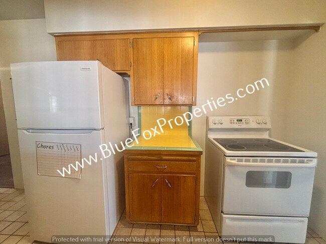 Building Photo - 3137 E Linden St