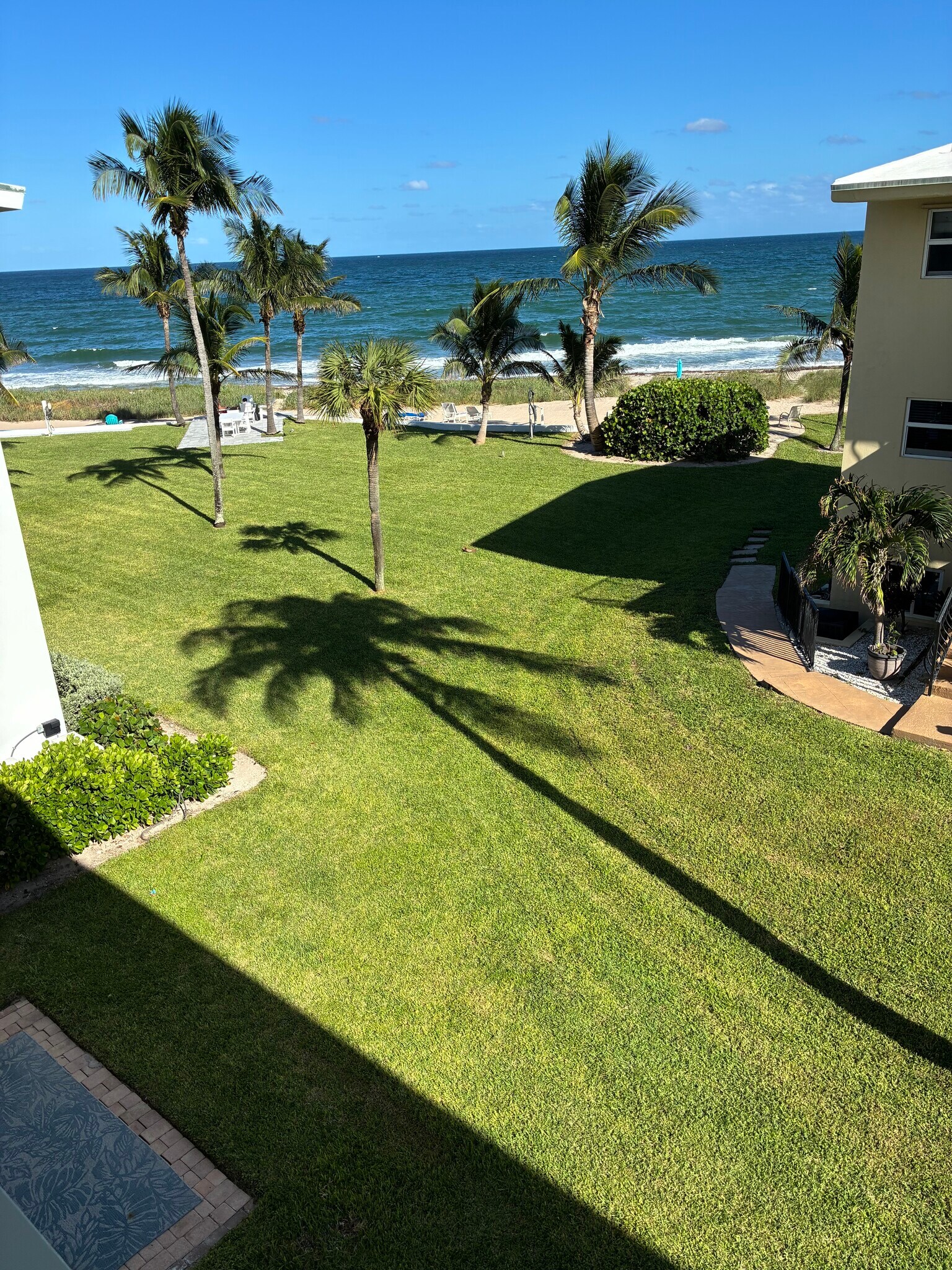 Lawn & view - 1041 Hillsboro Mile