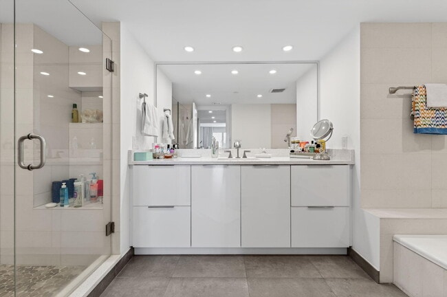 Building Photo - 4301 N Ocean Blvd