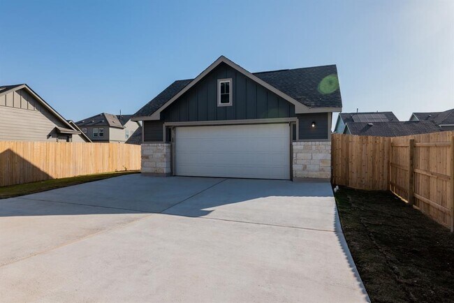 Building Photo - 1336 Linwood St