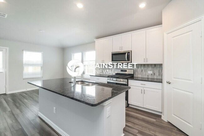 Building Photo - 4 Bedroom Pet-Friendly Home in Fort Worth, TX with Main Street Renewal