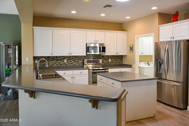 Building Photo - 13436 W La Vina Dr