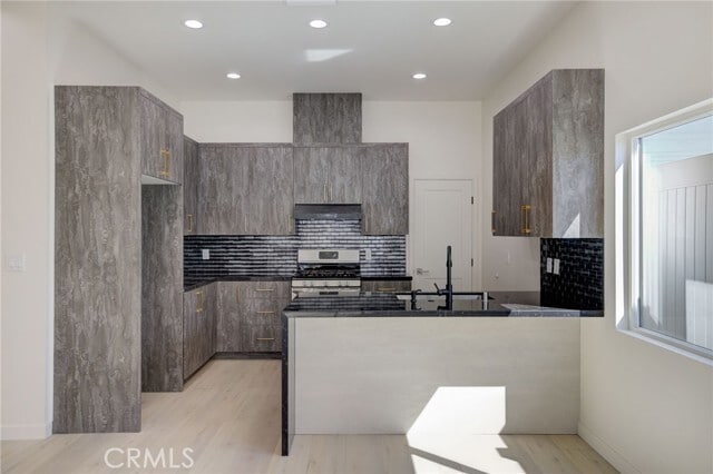 Building Photo - 10922 Garden Grove Ave