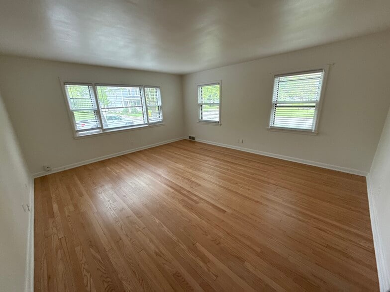 Building Photo - 204 N Locust St