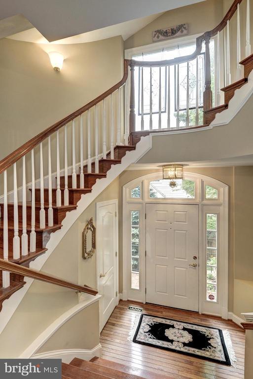 Building Photo - 1657 Colonial Hills Dr