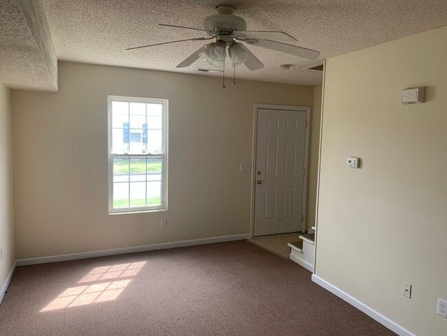 Building Photo - Ideal Home Located in the City Limits