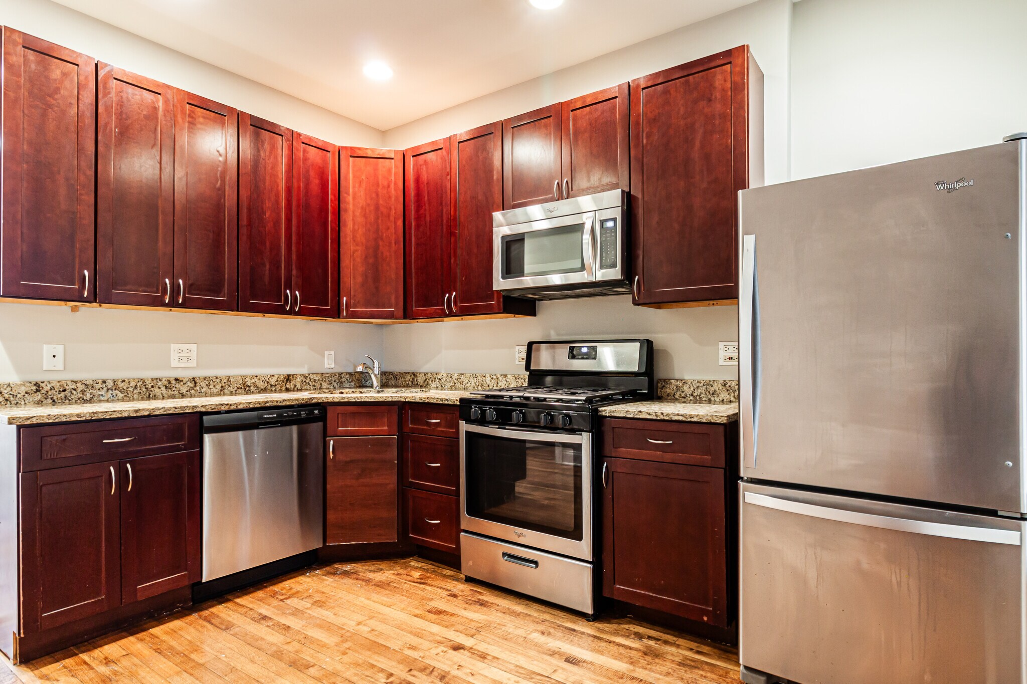 Building Photo - 2509 W Diversey Ave